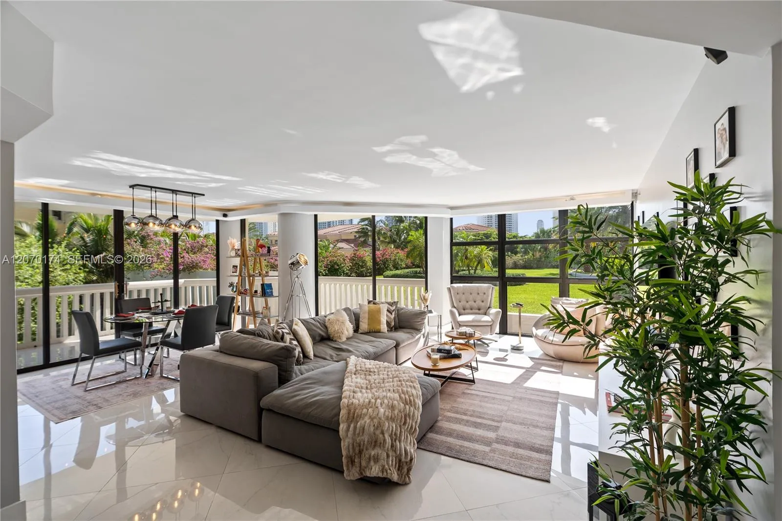 Foto de propiedad en 1000 W Island Boulevard 202, Aventura, FL 33160 Aventura con MLS#