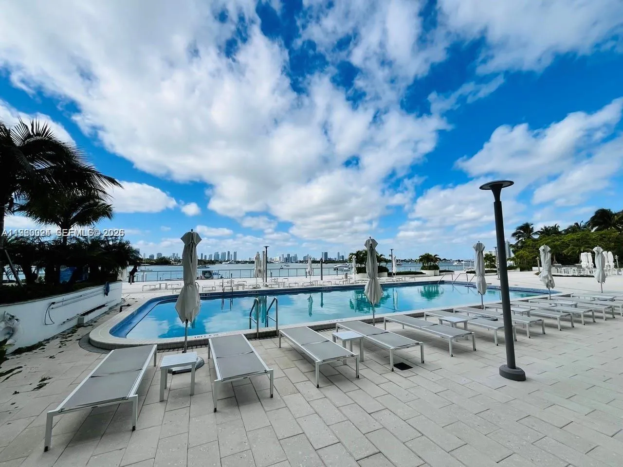 Foto de propiedad en 1000 West Avenue 1006, Miami Beach, FL 33139 Miami Beach con MLS# 