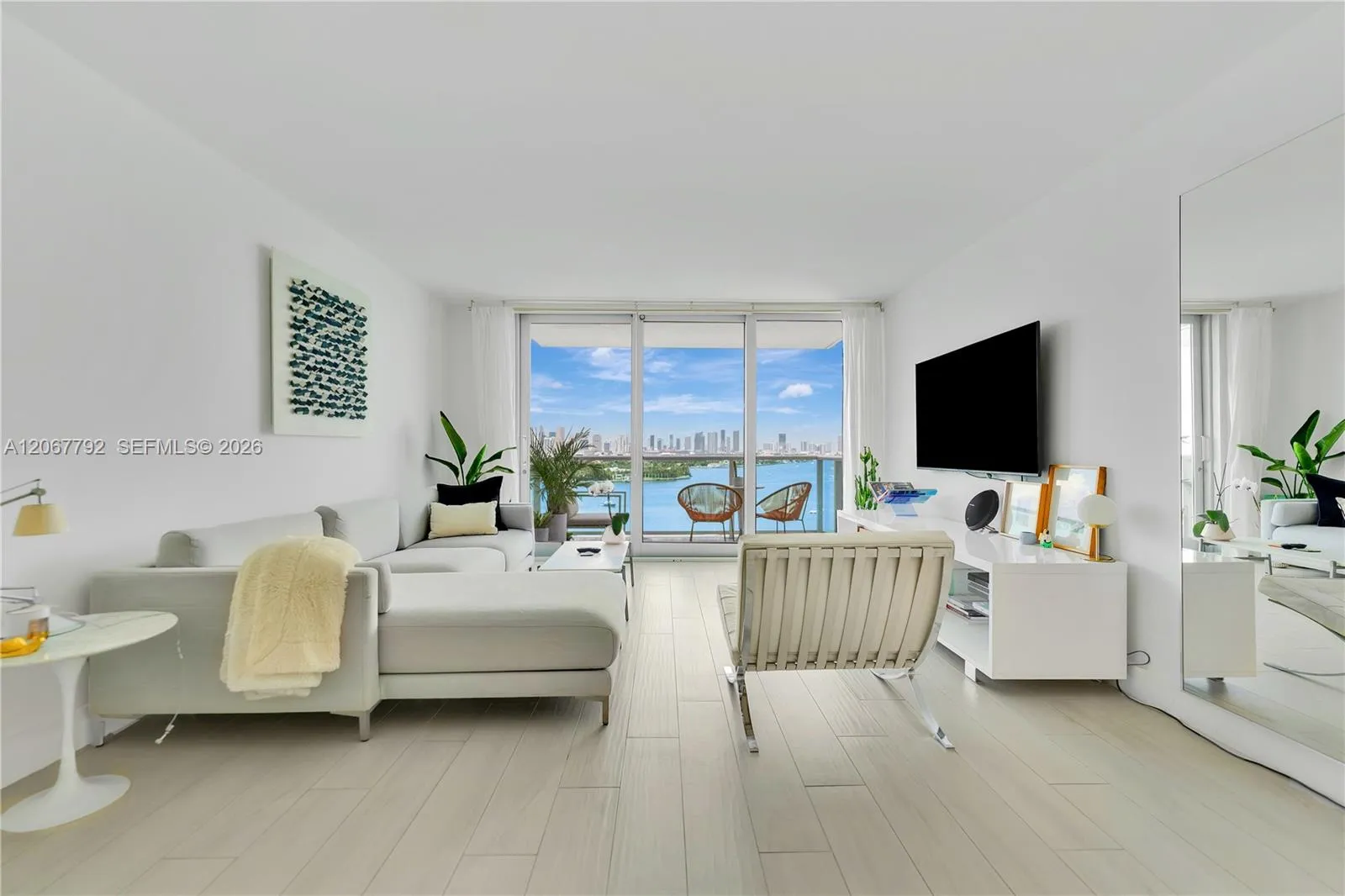 Foto de propiedad en 1000 West Avenue 1417, Miami Beach, FL 33139 Miami Beach con MLS# 