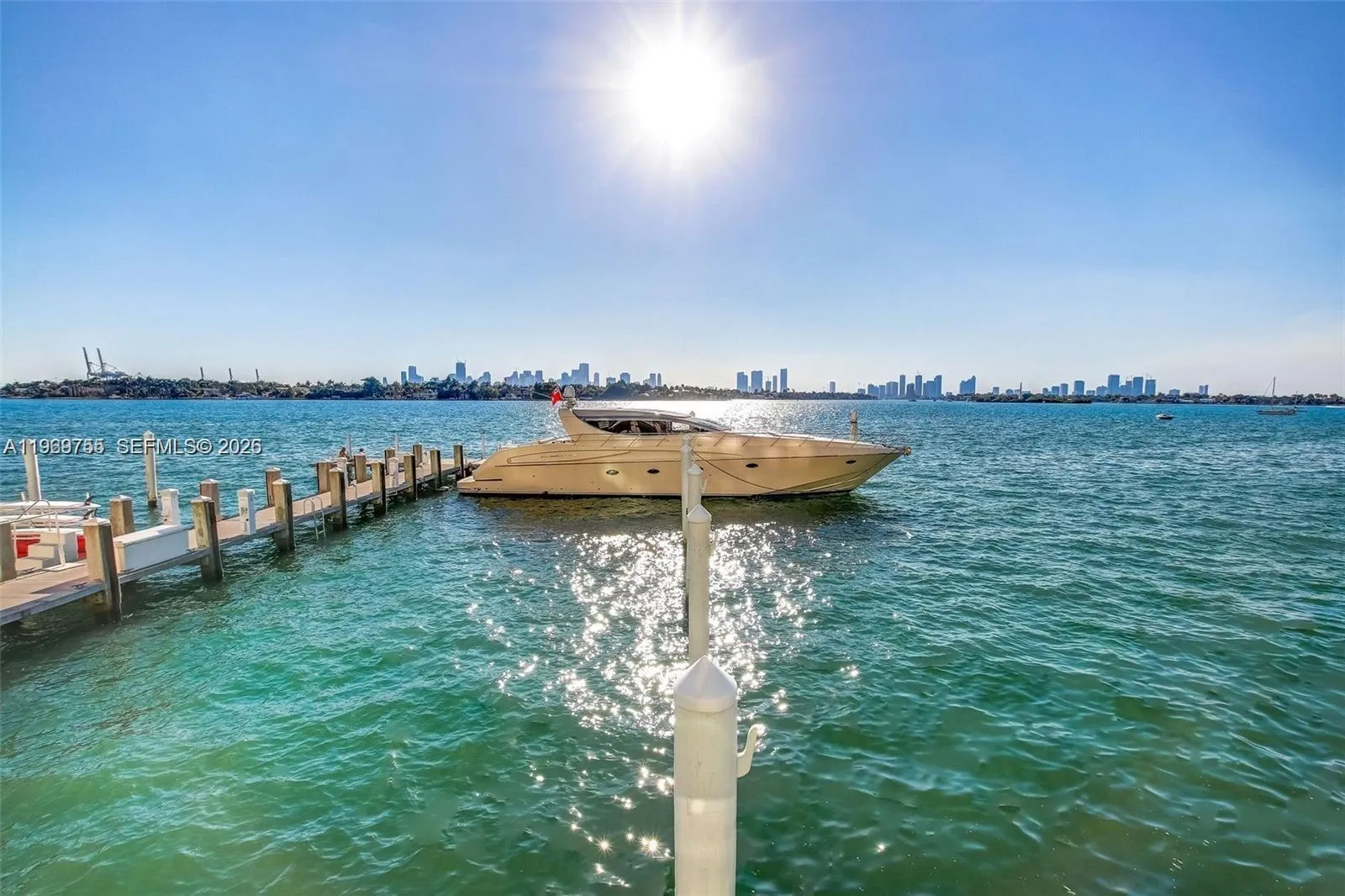 Foto de propiedad en 1000 West Avenue 1501, Miami Beach, FL 33139 Miami Beach con MLS# 