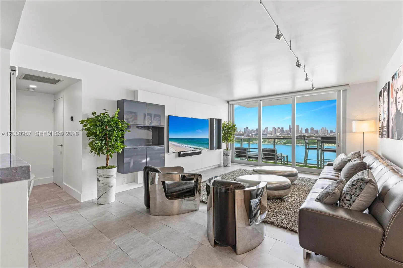 Foto de propiedad en 1000 West Avenue 1518, Miami Beach, FL 33139 Miami Beach con MLS# 
