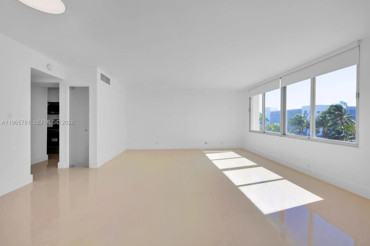 Foto de propiedad en 1000 West Avenue 301, Miami Beach, FL 33139 Miami Beach con MLS# 