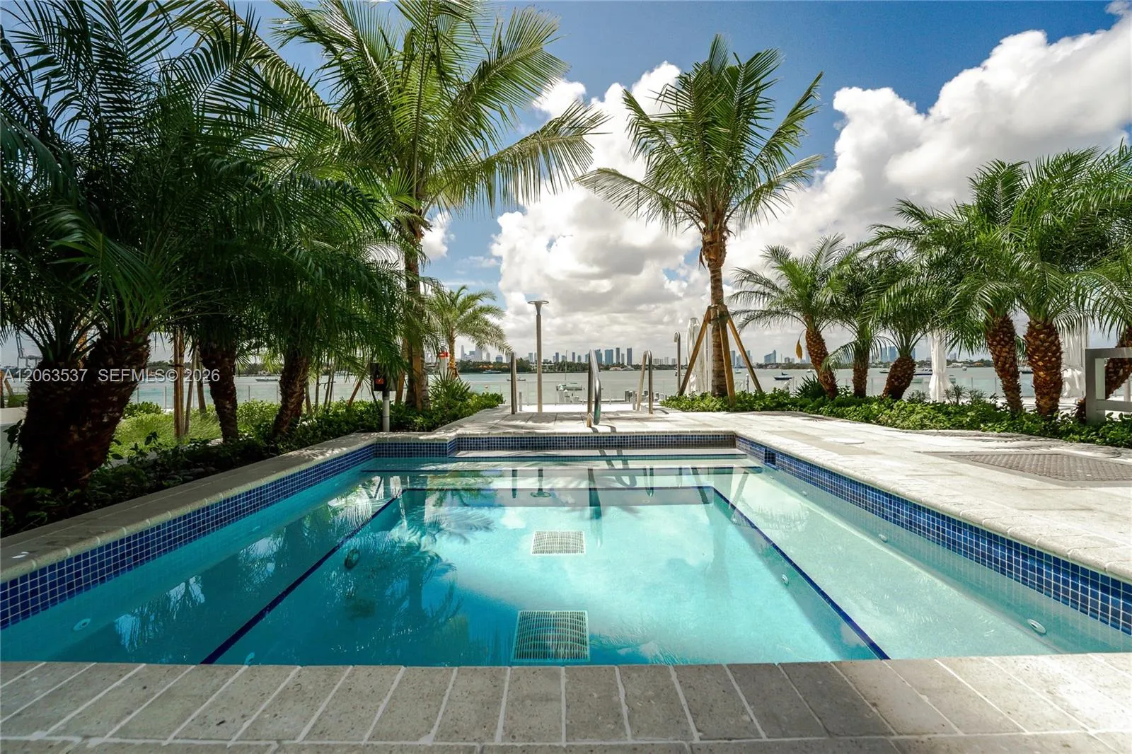 Foto de propiedad en 1000 West Avenue 501, Miami Beach, FL 33139 Miami Beach con MLS# 