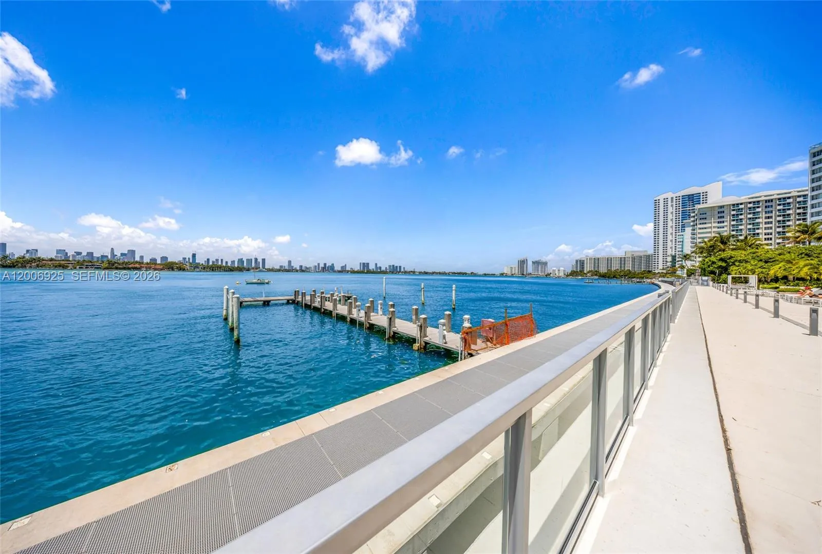 Foto de propiedad en 1000 West Avenue 702, Miami Beach, FL 33139 Miami Beach con MLS# 