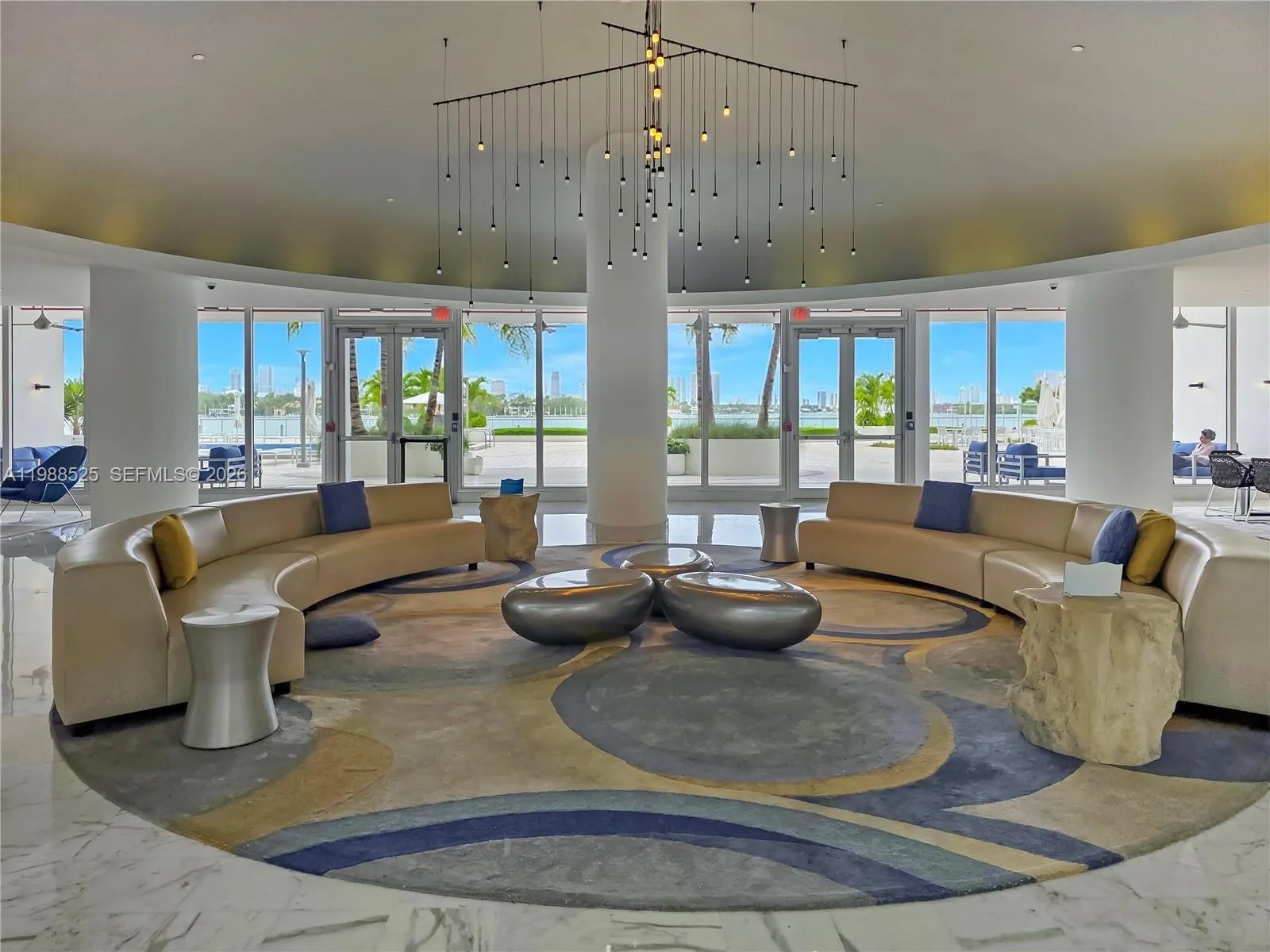 Foto de propiedad en 1000 West Avenue 727, Miami Beach, FL 33139 Miami Beach con MLS# 