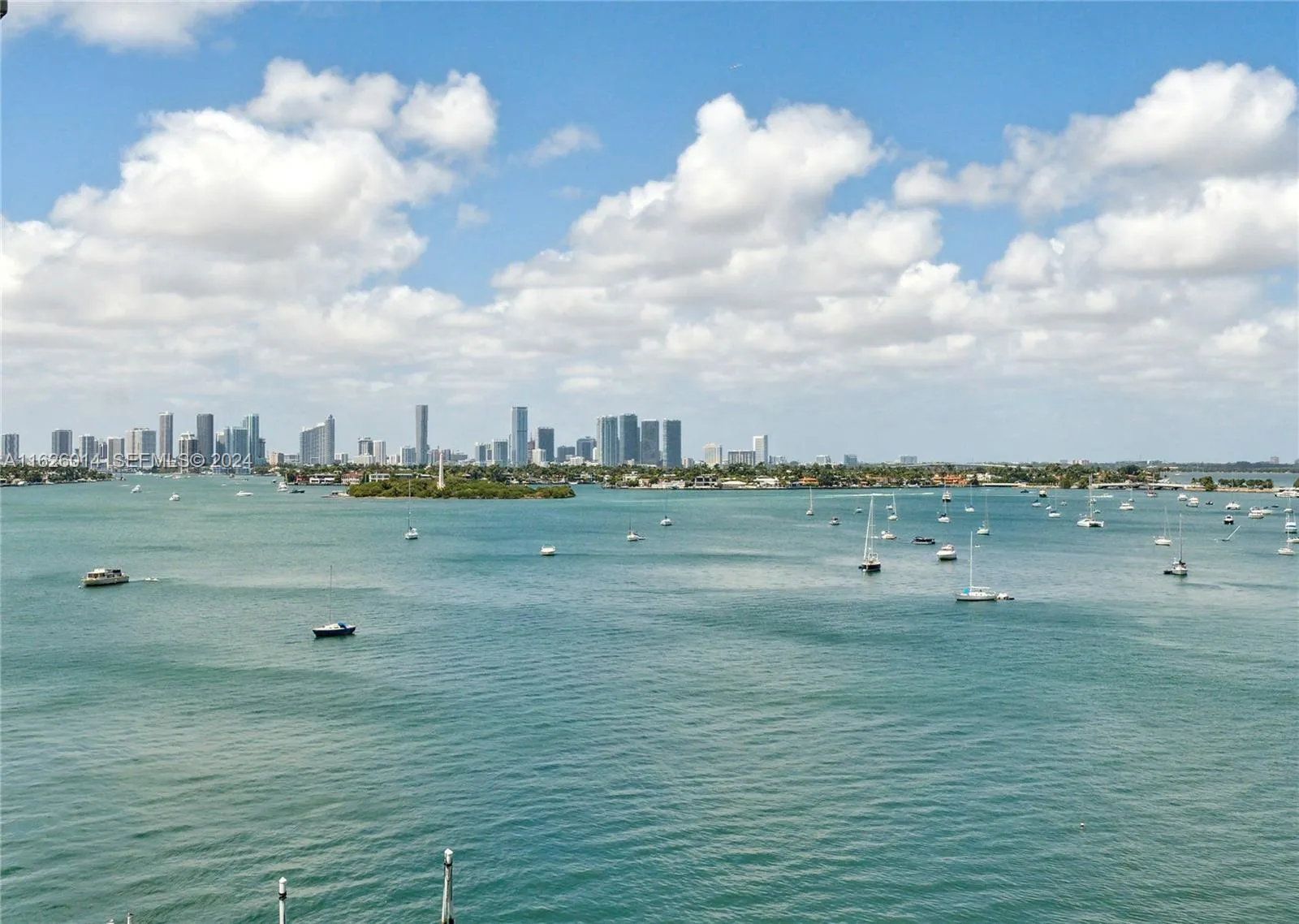 Foto de propiedad en 1000 West Avenue 821, Miami Beach, FL 33139 Miami Beach con MLS# 
