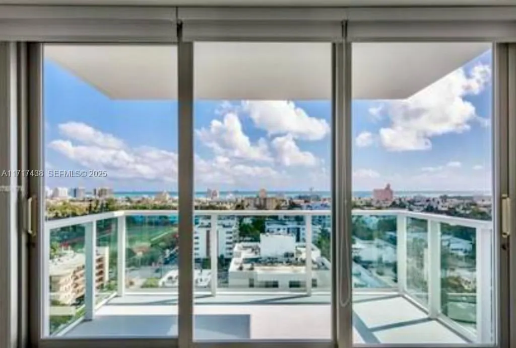 Foto de propiedad en 1000 West Avenue PH-07, Miami Beach, FL 33139 Miami Beach con MLS# 