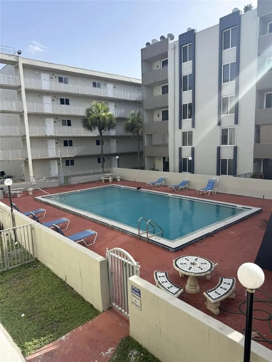 Foto de propiedad en 10000 NW 80th Court 2249, Hialeah Gardens, FL 33016 Hialeah Gardens con MLS# 