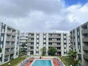 Foto de propiedad en 10000 NW 80th Court 2337, Hialeah Gardens, FL 33016 Hialeah Gardens con MLS# 