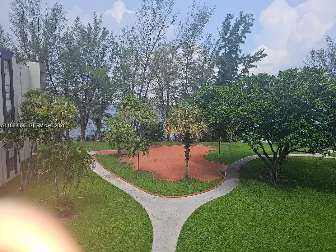 Foto de propiedad en 10000 NW 80th Court 2415, Hialeah Gardens, FL 33016 Hialeah Gardens con MLS# 