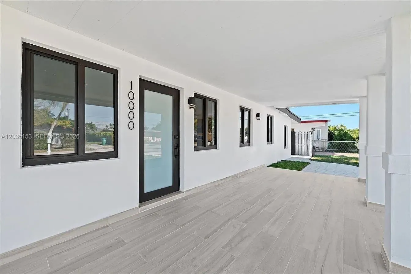 Foto de propiedad en 10000 SW 43rd Street, Miami, FL 33165 Miami con MLS# 
