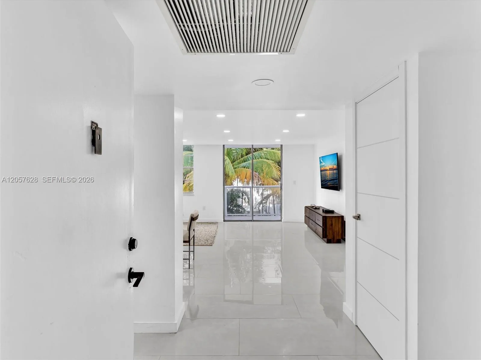 Foto de propiedad en 10000 W Bay Harbor Drive 201, Bay Harbor Islands, FL 33154 Bay Harbor Islands con MLS# 