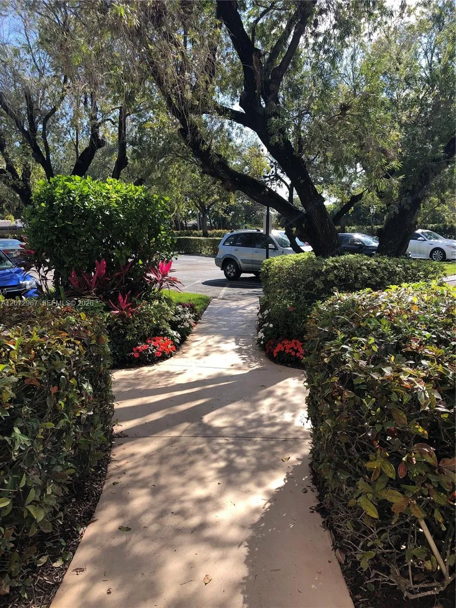 Foto de propiedad en 10001 W Atlantic Boulevard 327, Coral Springs, FL 33071 Coral Springs con MLS# 