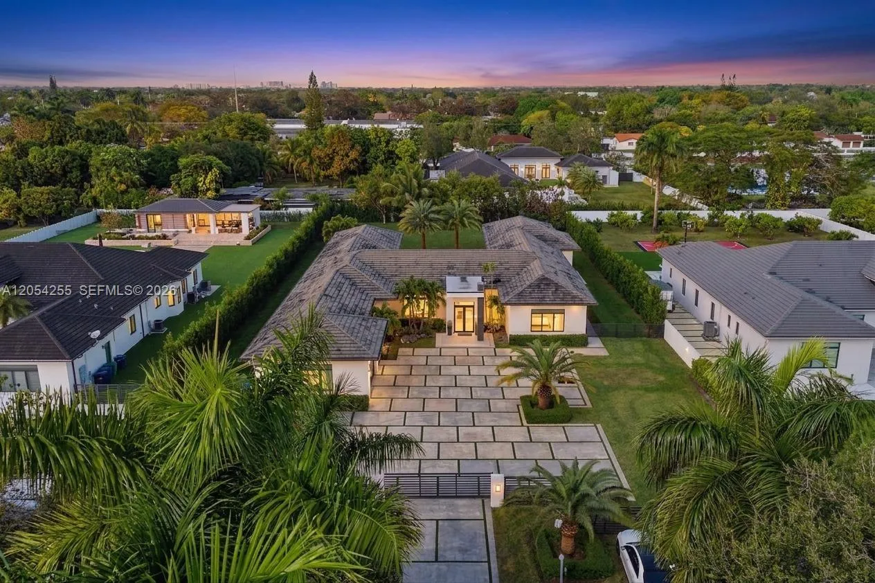 Foto de propiedad en 10005 SW 66th Street, Miami, FL 33173 Miami con MLS# 