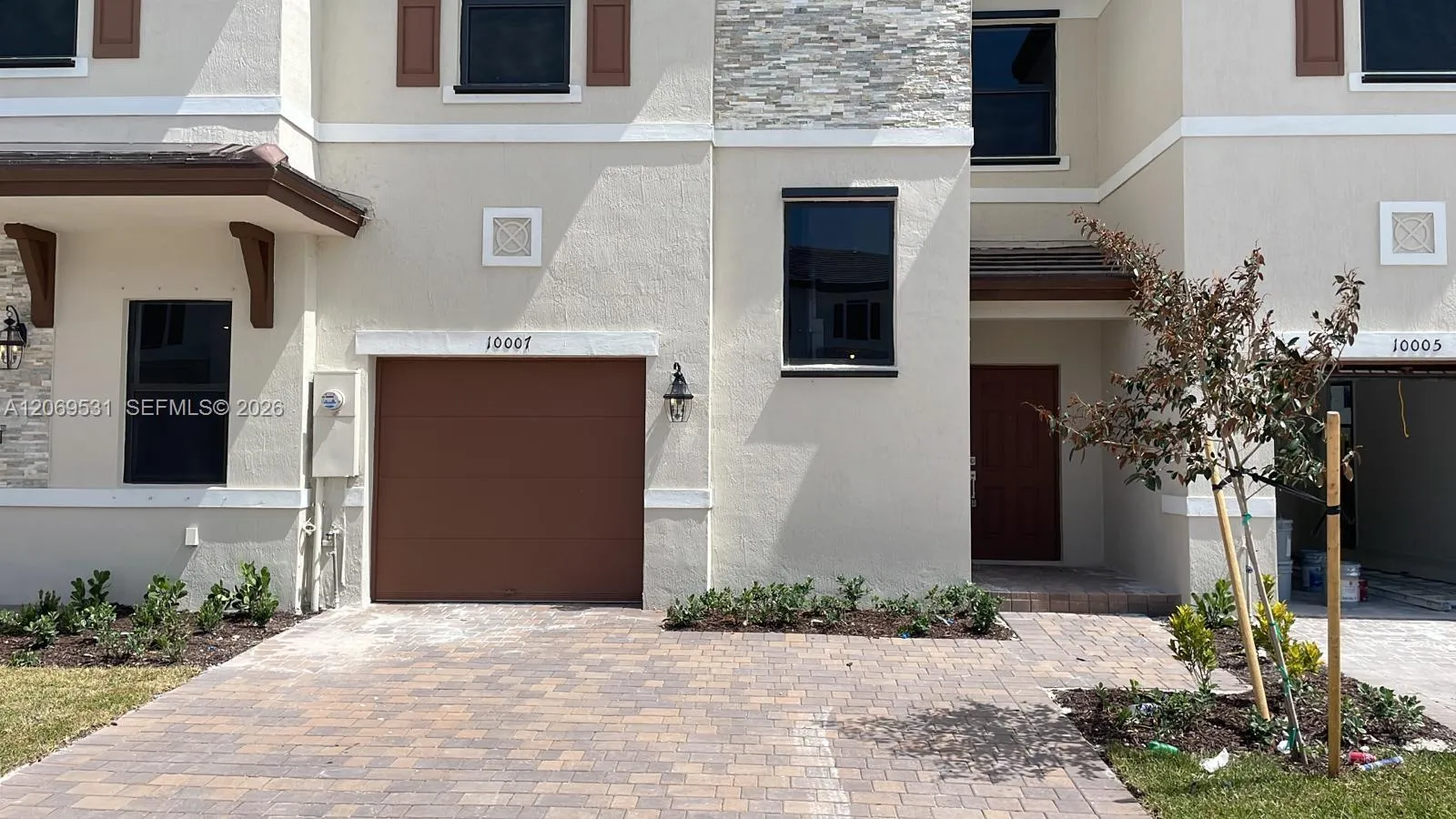 Foto de propiedad en 10007 SW 231 Lane, Miami, FL 33190 Miami con MLS# 