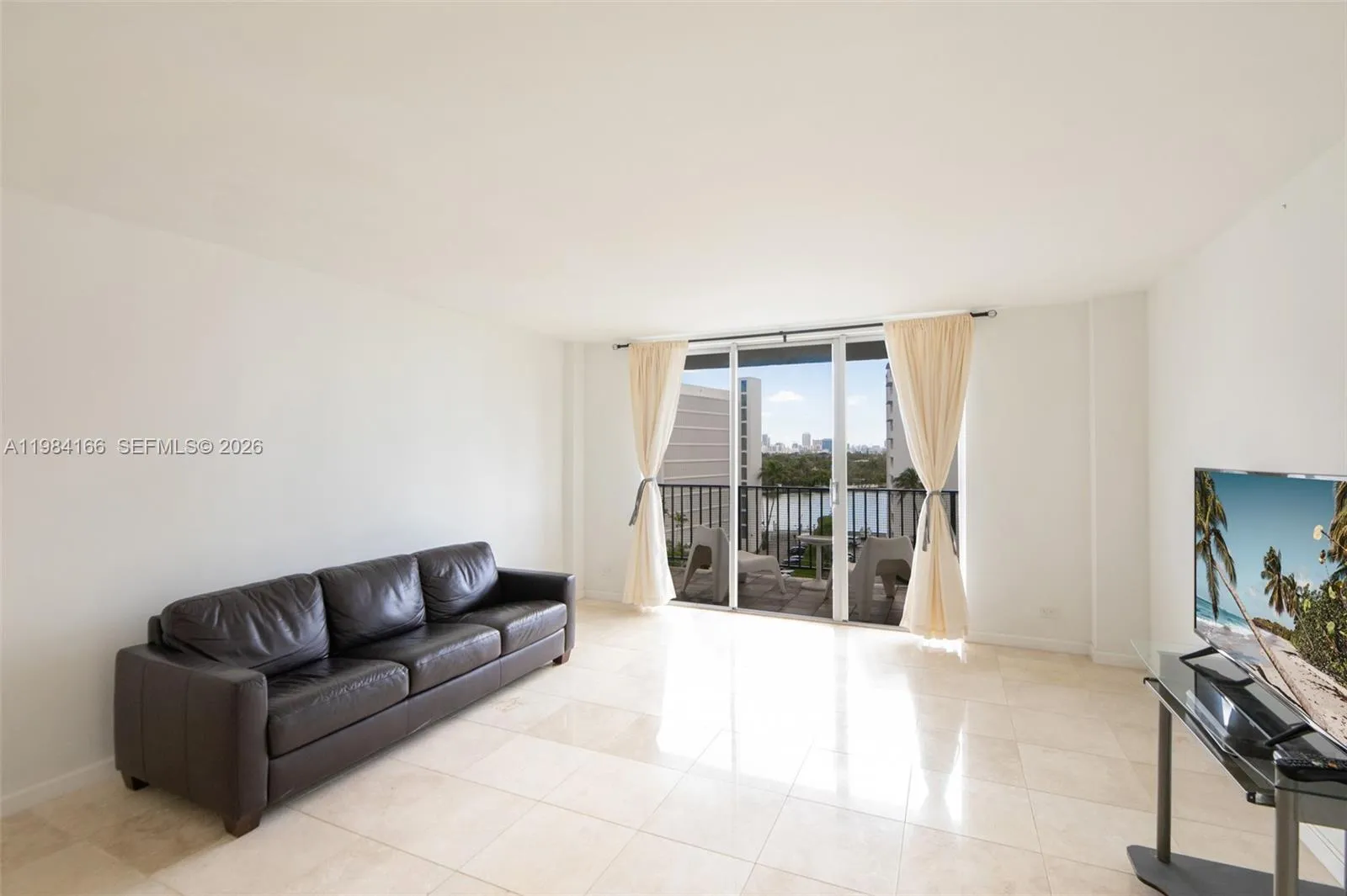 Foto de propiedad en 1001 91st Street 701, Bay Harbor Islands, FL 33154 Bay Harbor Islands con MLS# 