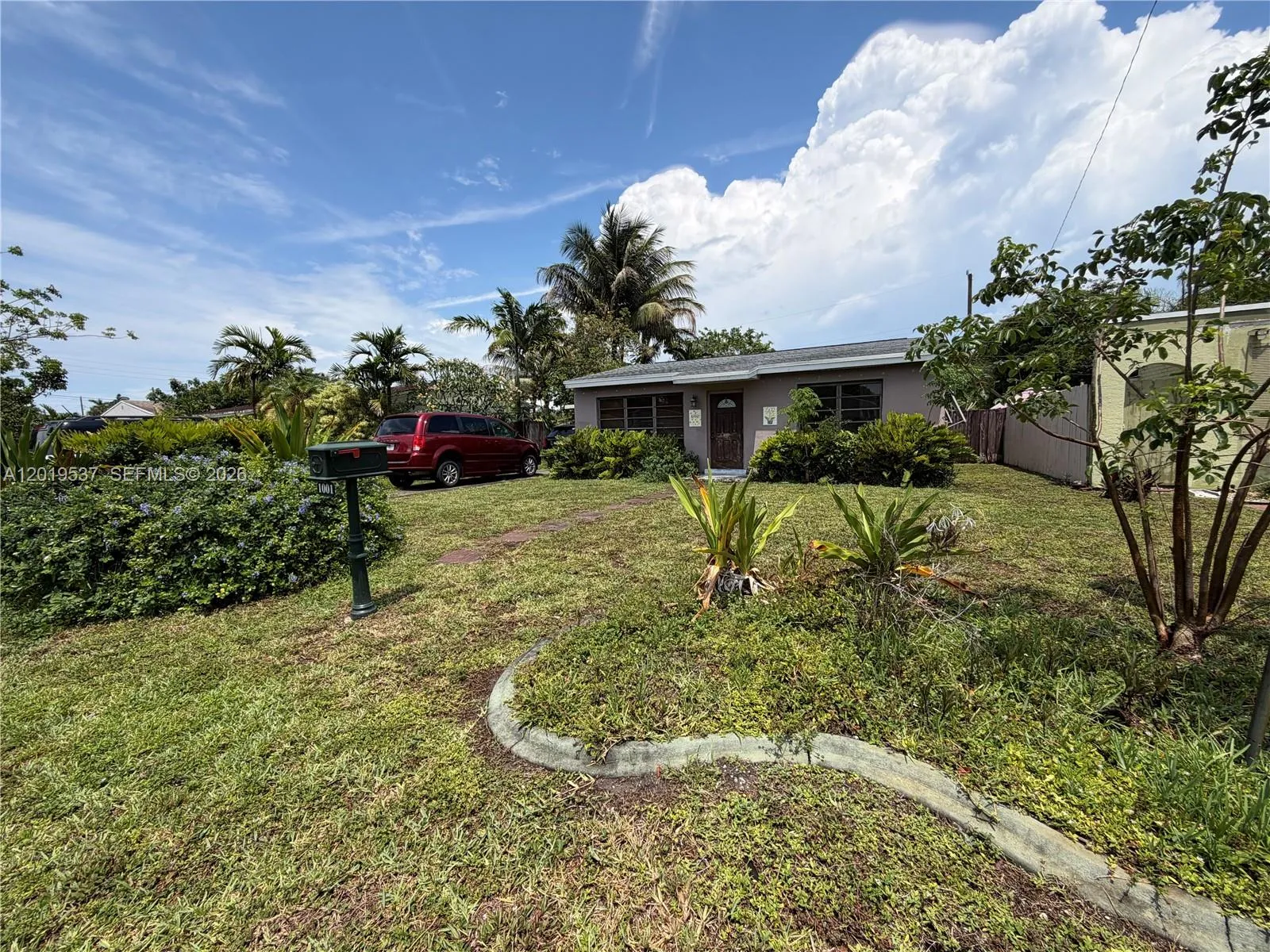 Vendido 1001 N 31st Court, Hollywood, FL 33021, Hollywood, FL 33021