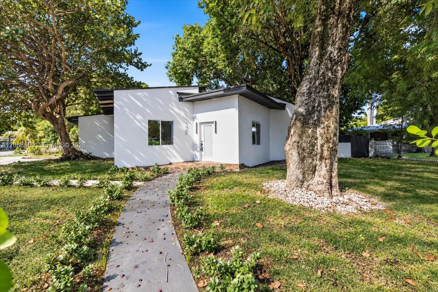 En Venta 1001 NE 82nd Street, Miami, FL 33138, Miami, FL 33138