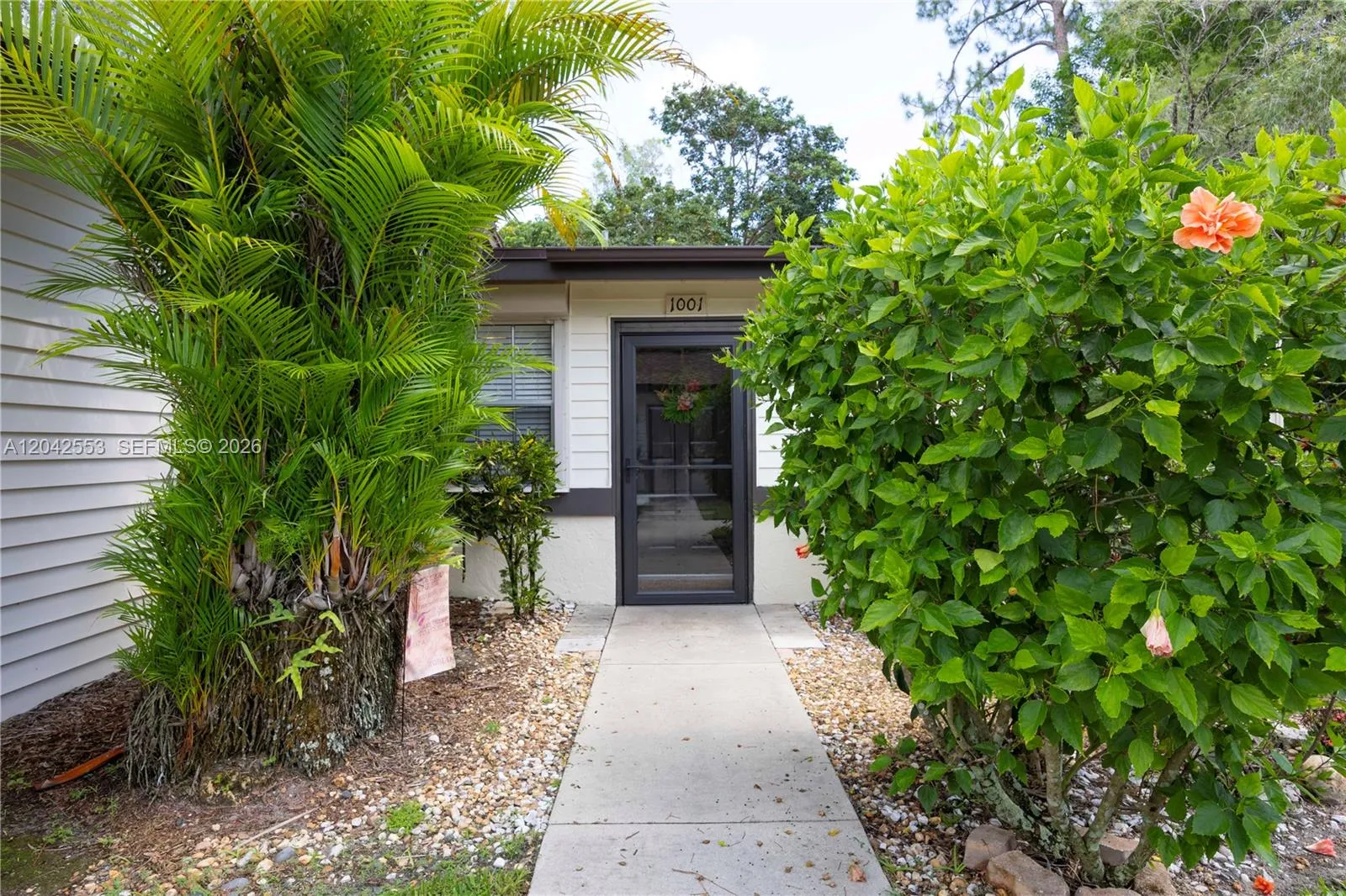 Foto de propiedad en 1001 Pine Isle Lane 1001, Naples, FL 34112 Naples con MLS# 