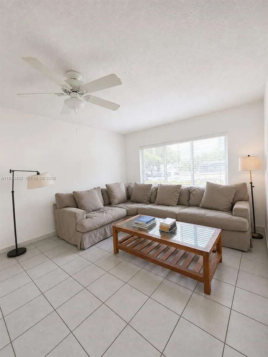 Foto de propiedad en 1001 SE 16th Street 1, Fort Lauderdale, FL 33316 Fort Lauderdale con MLS# 
