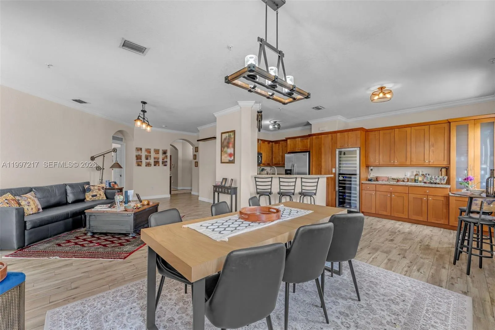 Vendido 10012 NW 7th Street 206, Miami, FL 33172, Miami, FL 33172