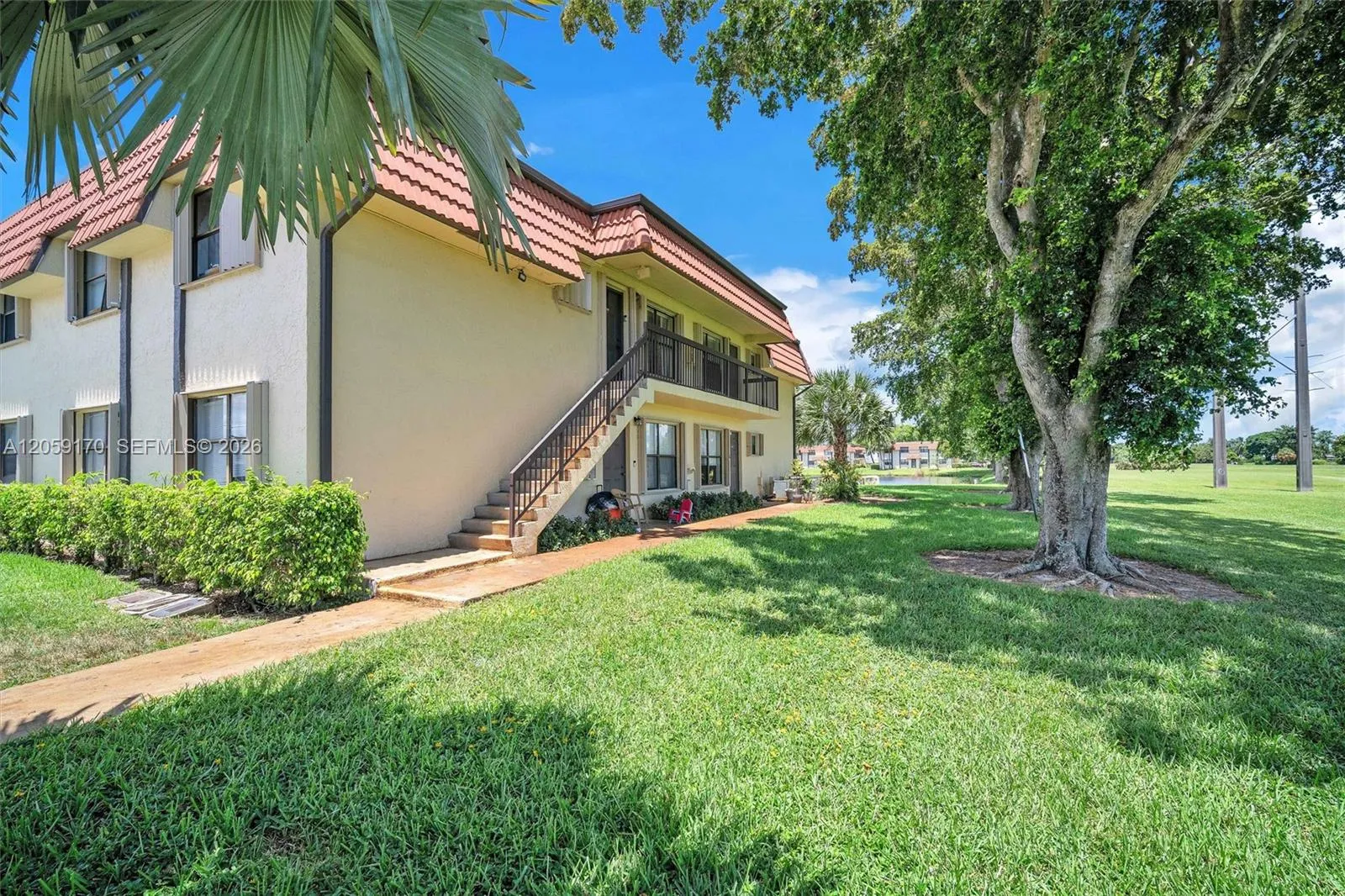 Foto de propiedad en 10015 NW 4th Street 203, Pembroke Pines, FL 33024 Pembroke Pines con MLS# 