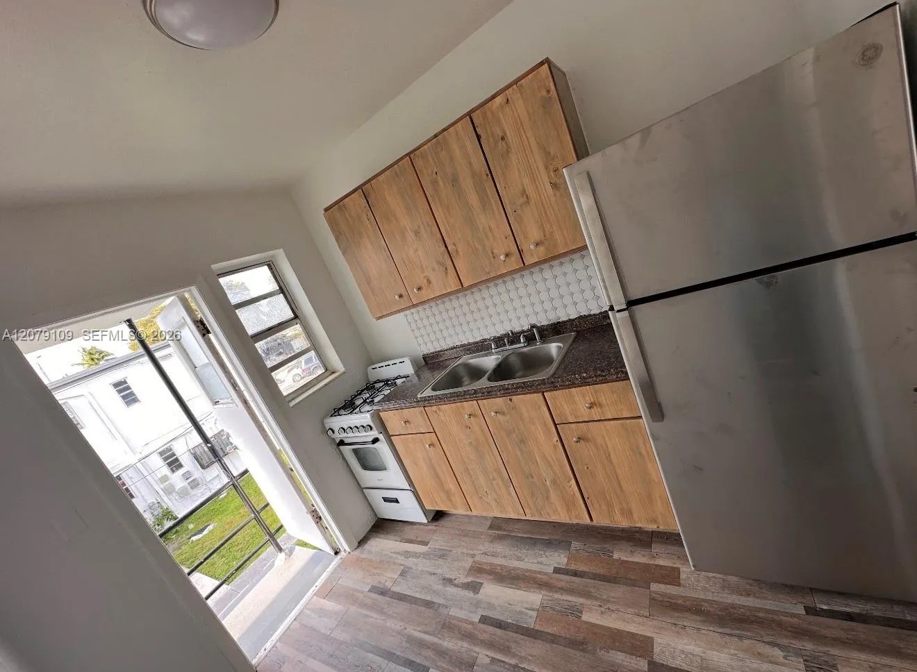 Foto de propiedad en 10015 NW 7 Court 3-C, Miami, FL 33150 Miami con MLS# 