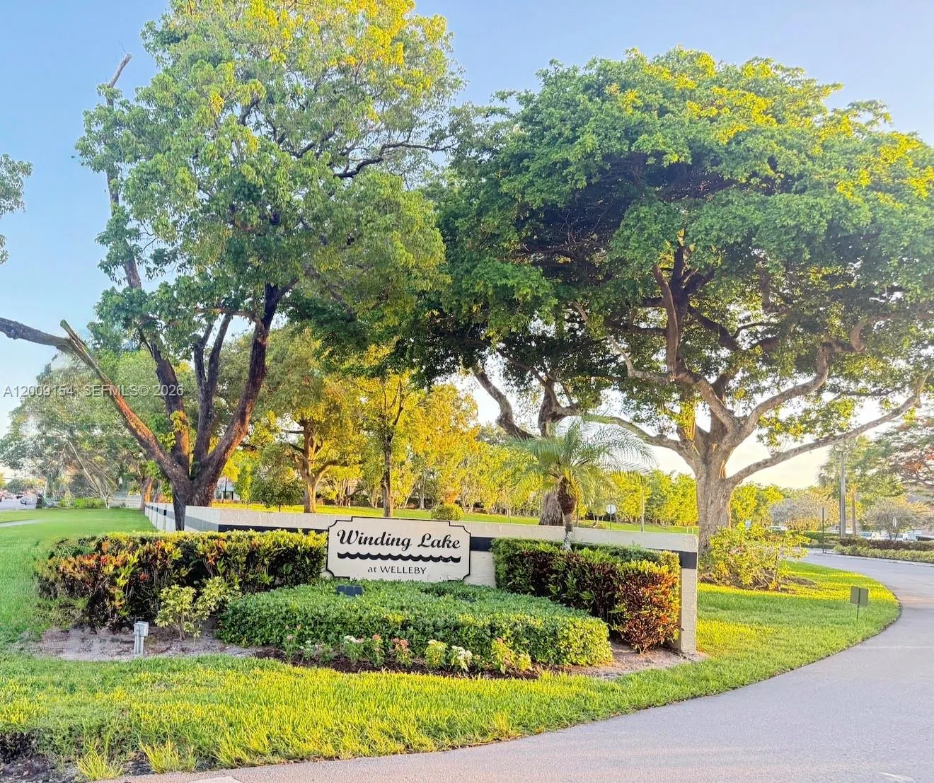 Foto de propiedad en 10016 Winding Lake Road 202, Sunrise, FL 33351 Sunrise con MLS# 