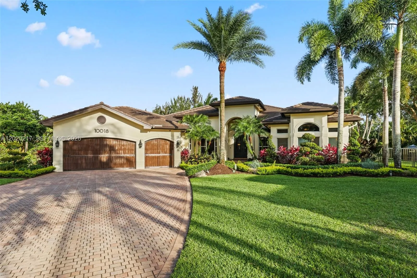 Foto de propiedad en 10018 Laurel Road, Davie, FL 33328 Davie con MLS# 