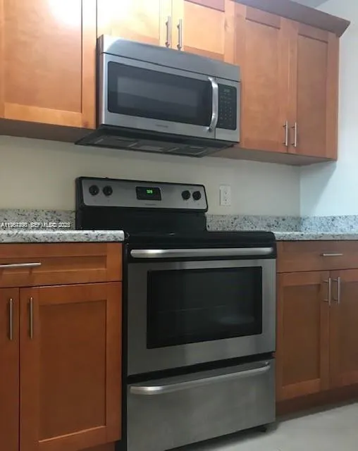 Foto de propiedad en 10018 NW 4th Street 203, Pembroke Pines, FL 33024 Pembroke Pines con MLS# 