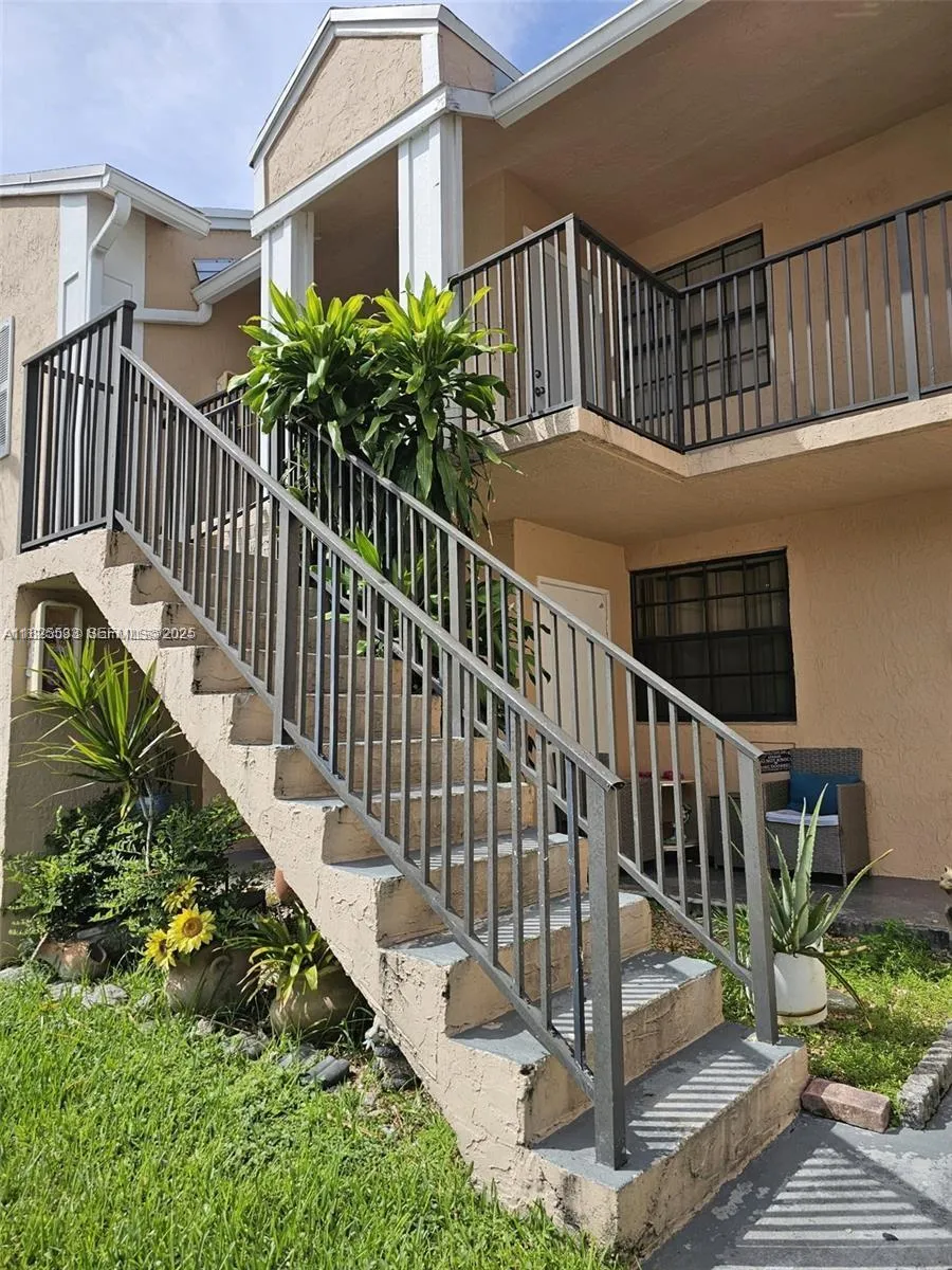 Foto de propiedad en 1002 Adams Avenue 1002E, Homestead, FL 33034 Homestead con MLS# 