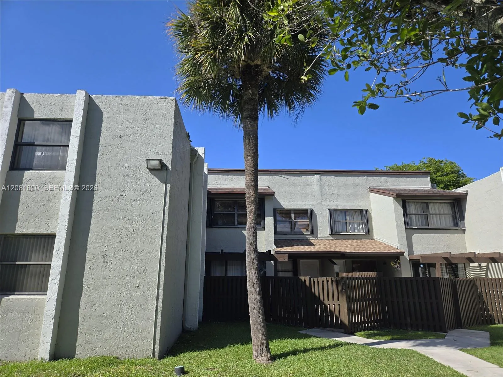 Foto de propiedad en 10020 NW 9th St Circle 102, Miami, FL 33172 Miami con MLS# 