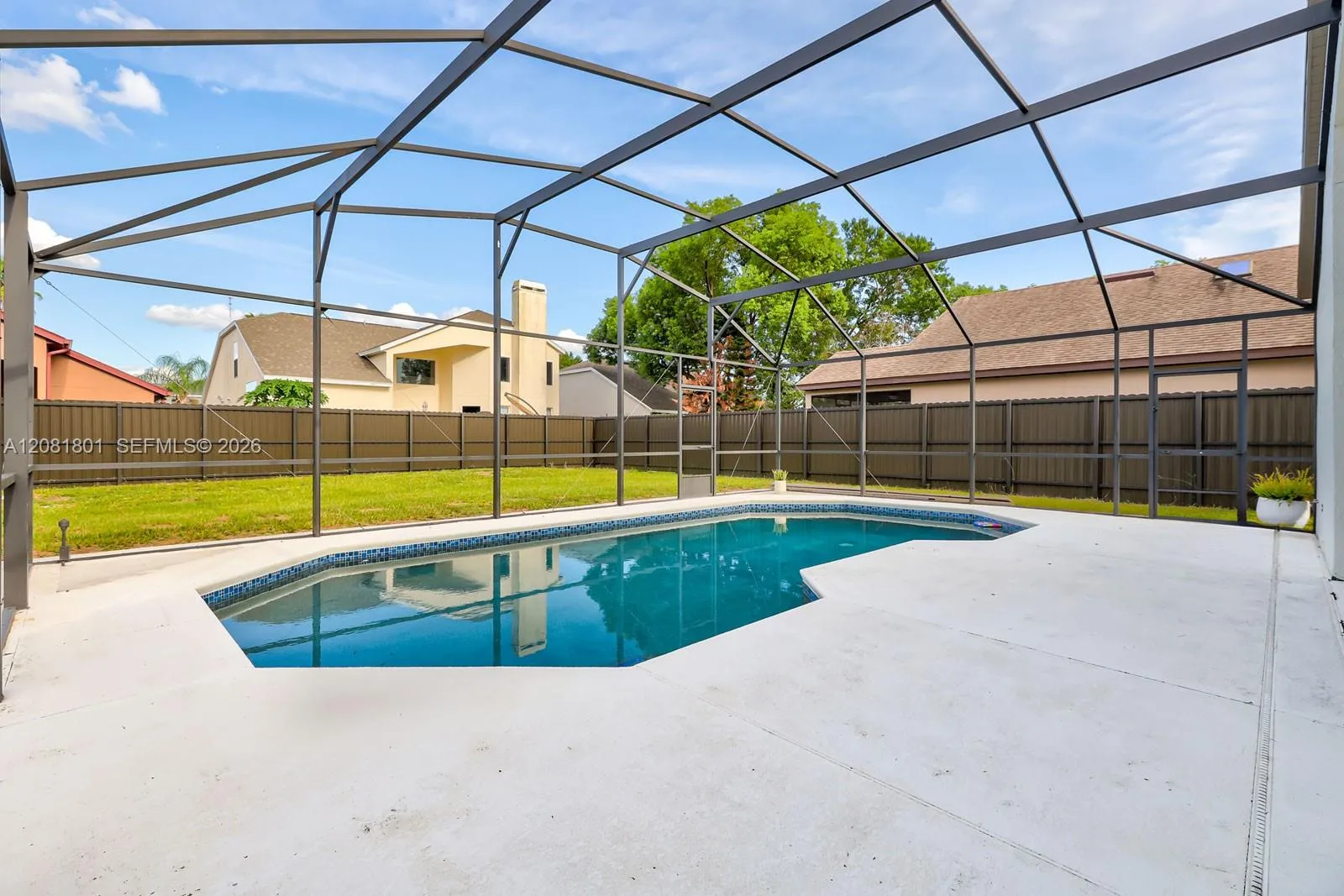 Foto de propiedad en 10031 River Glen Court, Orlando, FL 32825 Orlando con MLS# 