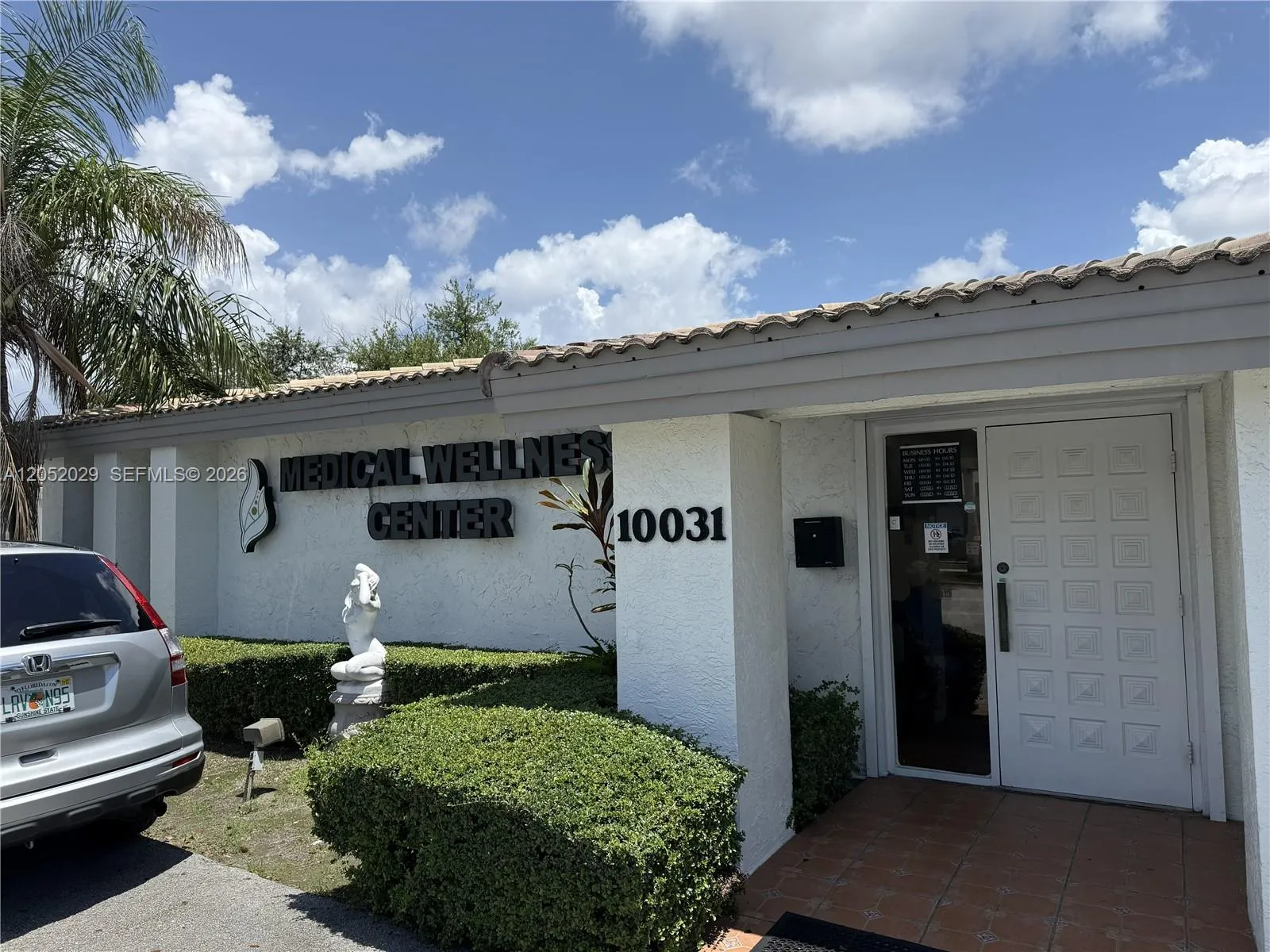 Foto de propiedad en 10031 SW 40th Street, Miami, FL 33165 Miami con MLS# 
