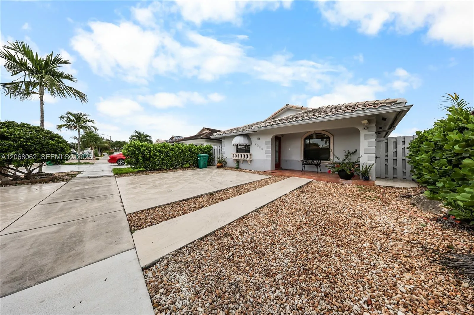 Foto de propiedad en 10033 NW 126th Terrace, Hialeah Gardens, FL 33018 Hialeah Gardens con MLS# 