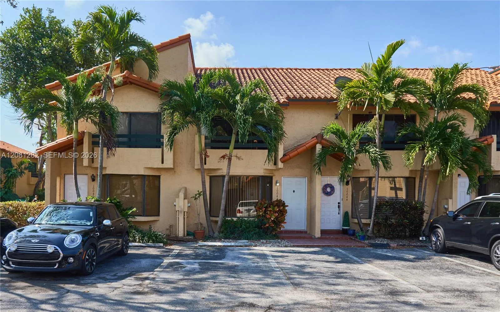 Foto de propiedad en 10042 SW 77th Court, Miami, FL 33156 Miami con MLS# 