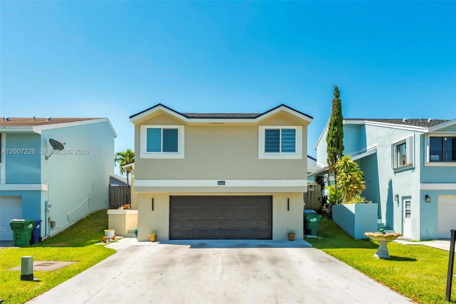 Foto de propiedad en 10048 SW 221st Street, Cutler Bay, FL 33190 Cutler Bay con MLS# 