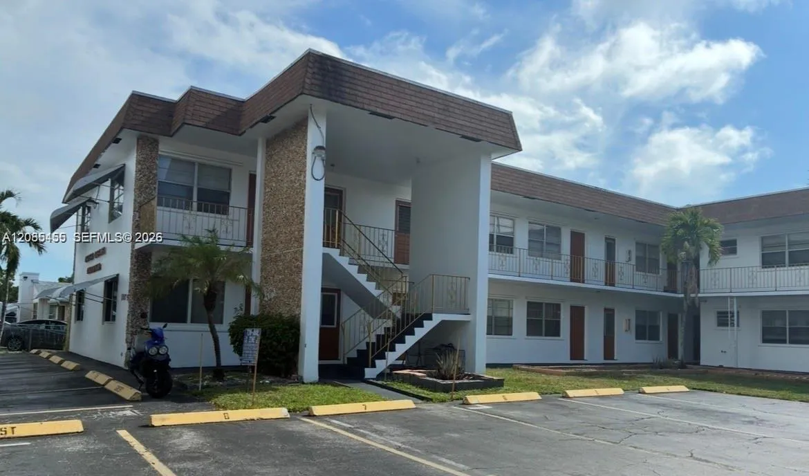 En Venta 1007 N 19th Avenue 19, Hollywood, FL 33020, Hollywood, FL 33020