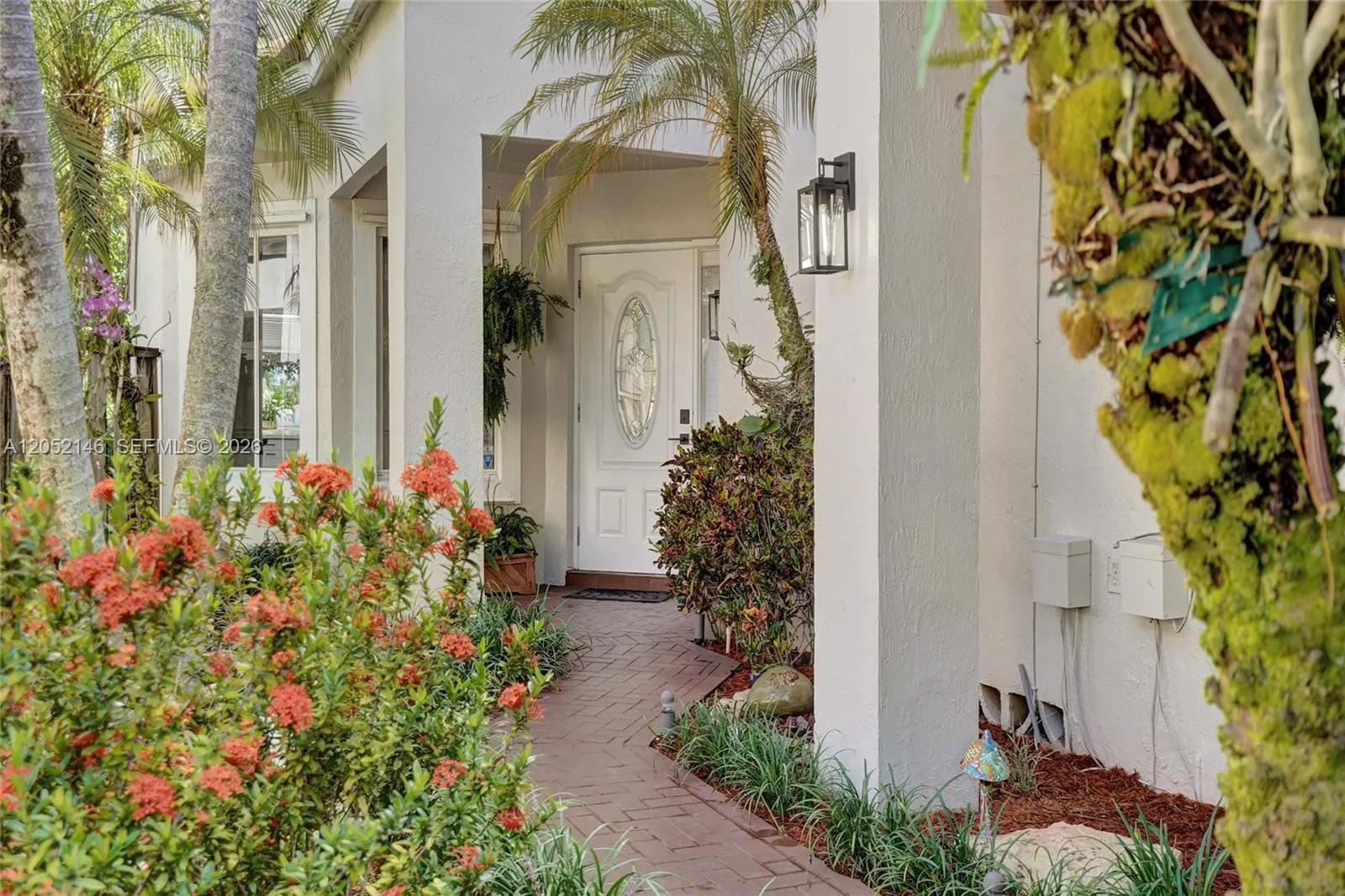 Foto de propiedad en 10073 NW 5th Street, Plantation, FL 33324 Plantation con MLS# 