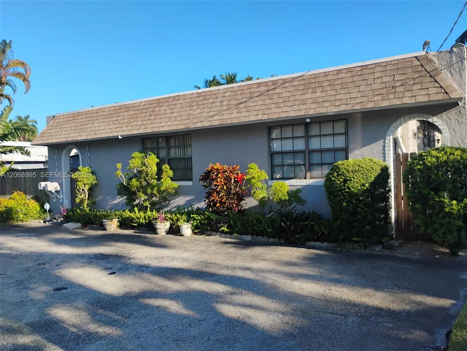 Foto de propiedad en 1008 NE 34th Court A, Oakland Park, FL 33334 Oakland Park con MLS# 