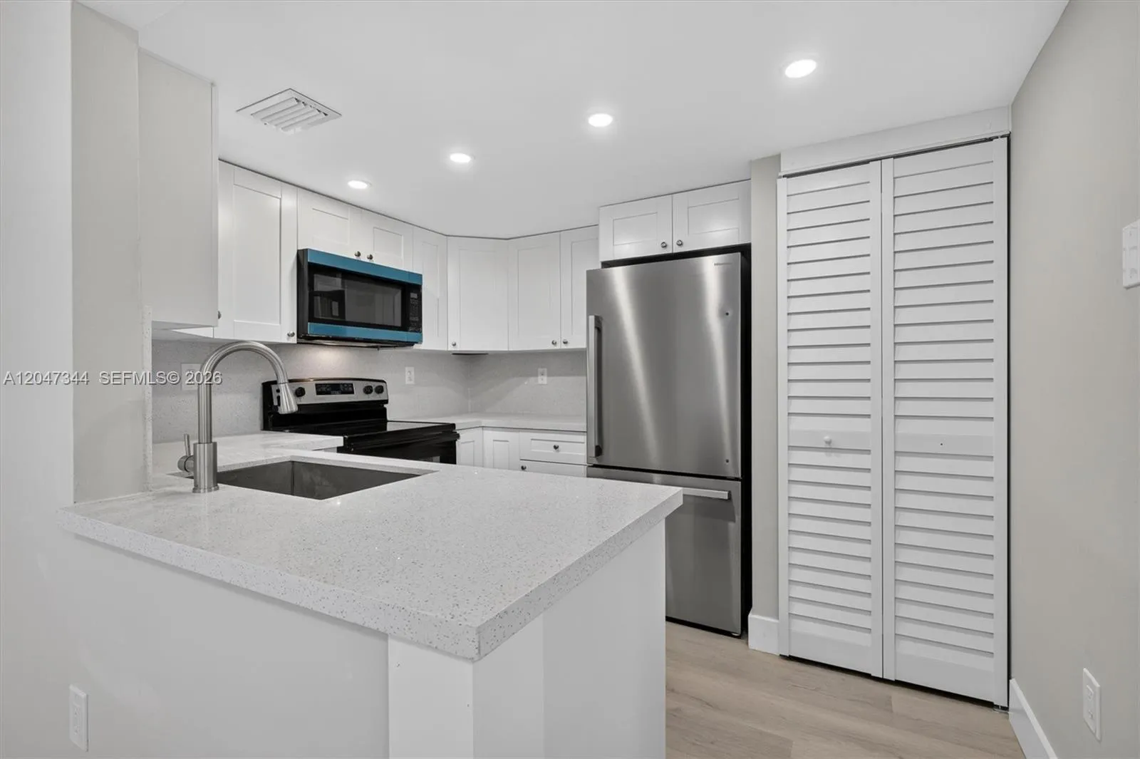 Vendido 10080 NW 9th St Circle 204, Miami, FL 33172, Miami, FL 33172