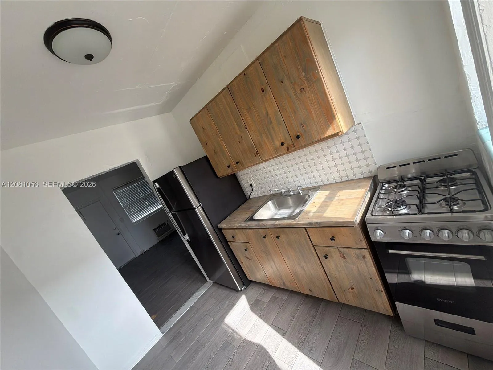 Foto de propiedad en 10085 NW 7 Court 2-B, Miami, FL 33150 Miami con MLS# 