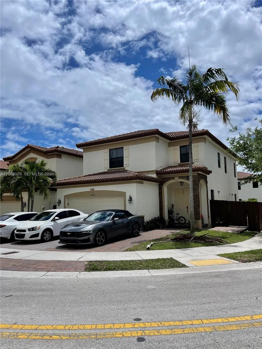 Foto de propiedad en 10086 NW 89th Terrace, Doral, FL 33178 Doral con MLS# 