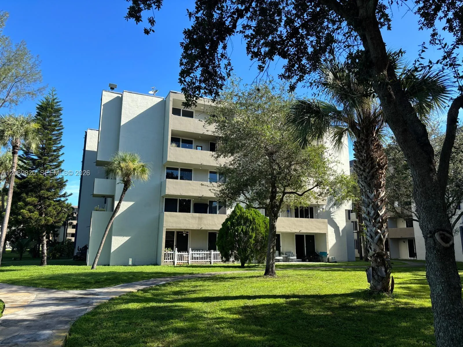 Foto de propiedad en 10090 NW 80th Court 1239, Hialeah Gardens, FL 33016 Hialeah Gardens con MLS# 