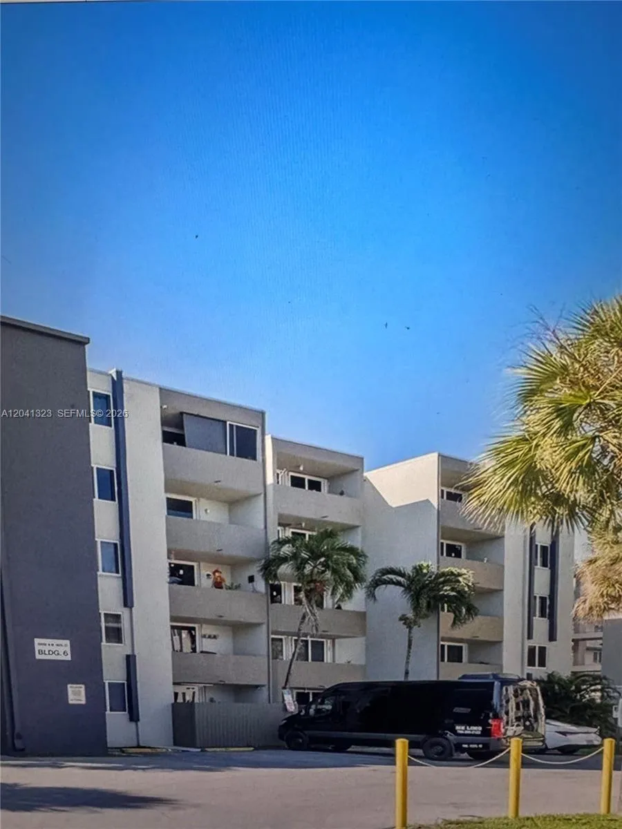 Foto de propiedad en 10090 NW 80th Court 1241, Hialeah Gardens, FL 33016 Hialeah Gardens con MLS# 