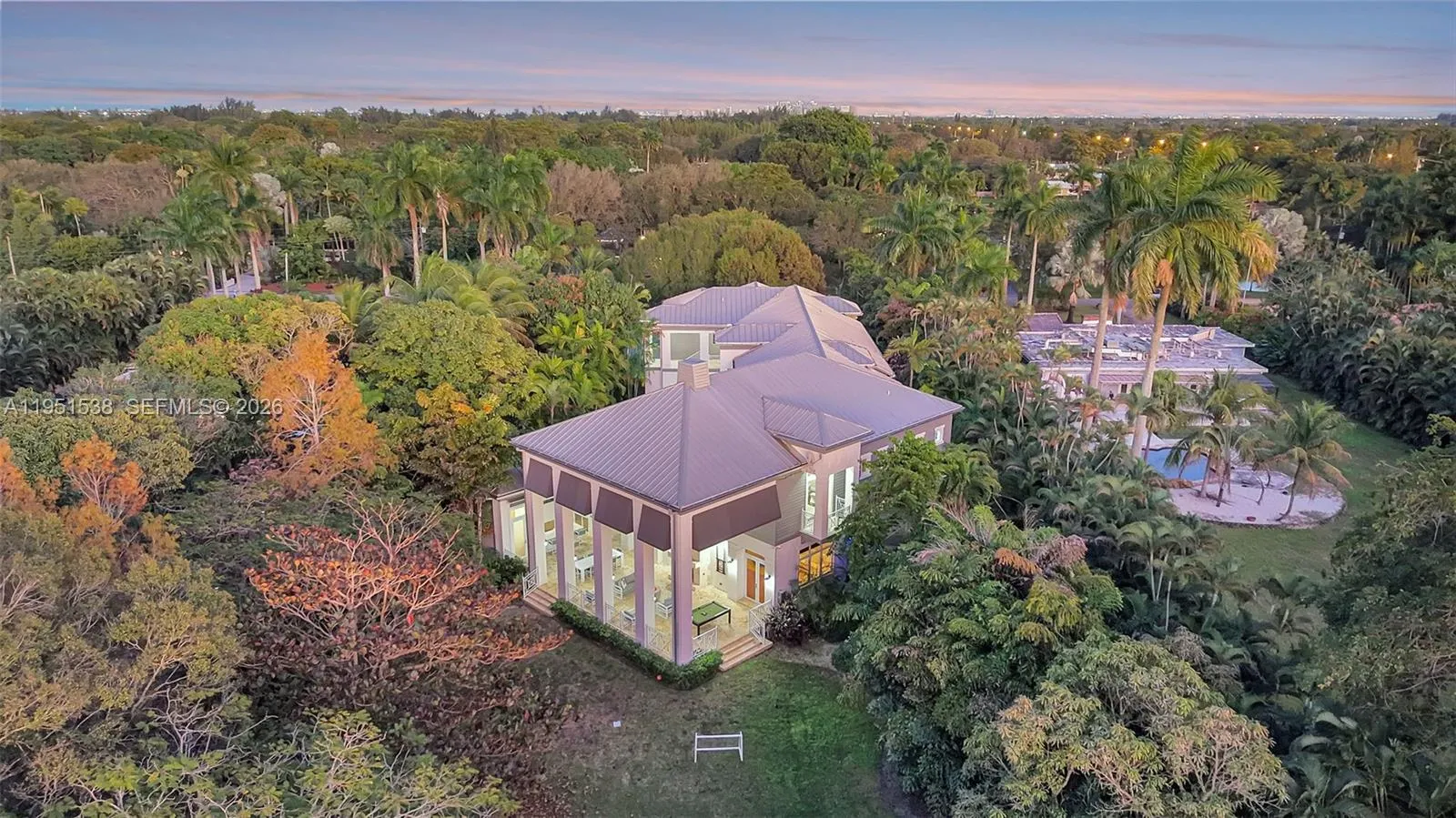 Foto de propiedad en 101 Holly Lane, Plantation, FL 33317 Plantation con MLS# 