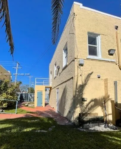 Foto de propiedad en 101 SE 2nd Street 2, Dania Beach, FL 33004 Dania Beach con MLS# 