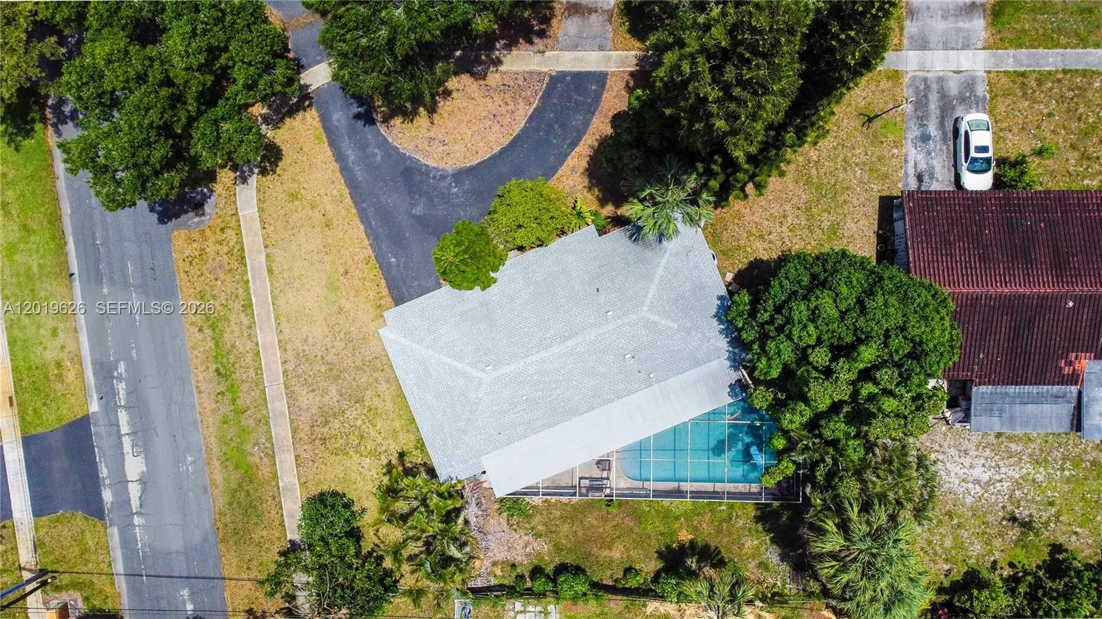 Foto de propiedad en 101 SW 53rd Avenue, Plantation, FL 33317 Plantation con MLS# 