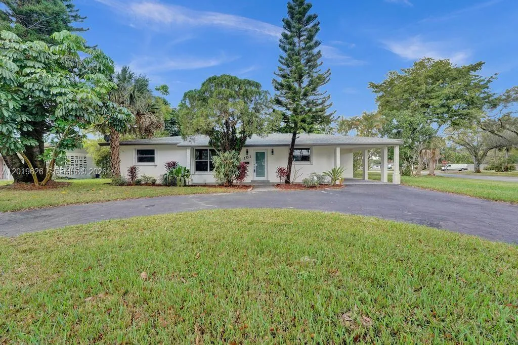 Foto de propiedad en 101 SW 53rd Avenue, Plantation, FL 33317 Plantation con MLS# 