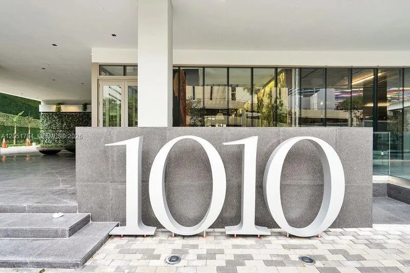 Foto de propiedad en 1010 Brickell Avenue 1403, Miami, FL 33131 Miami con MLS#
